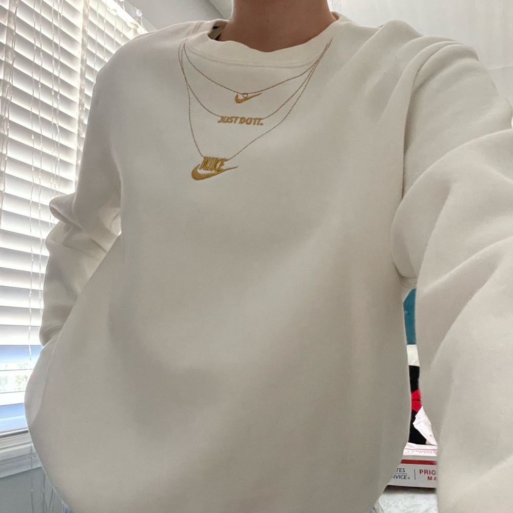 Women’s oversized Nike graphic sweater